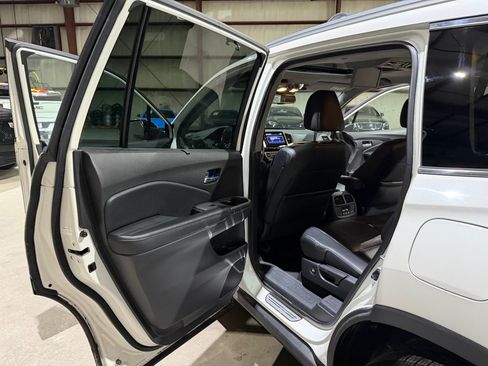 Used 2017 Honda Pilot Touring image 16