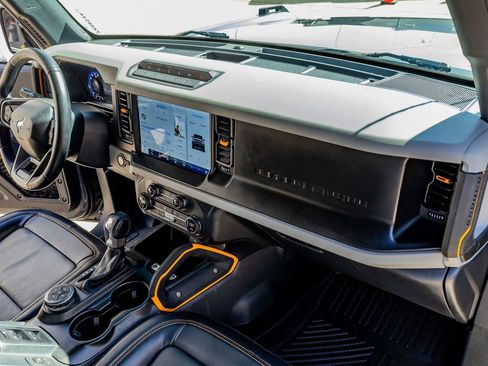 Used 2023 Ford Bronco Badlands w/ Sasquatch Package AWD/4WD image 18