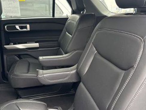 Certified 2024 Ford Explorer XLT w/ Equipment Group 202A AWD/4WD image 4