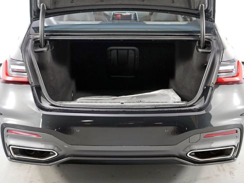 Used 2020 BMW 750i xDrive 750i xDrive w/ Executive Package image 9