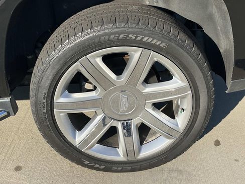 Used 2020 Cadillac Escalade Premium Luxury image 11