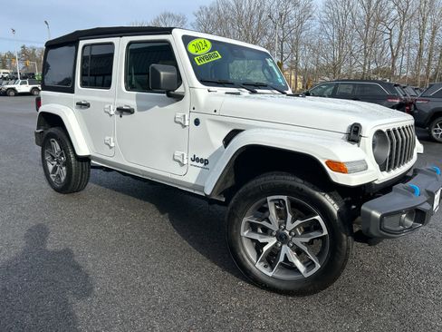 Used 2024 Jeep Wrangler Unlimited AWD/4WD image 4
