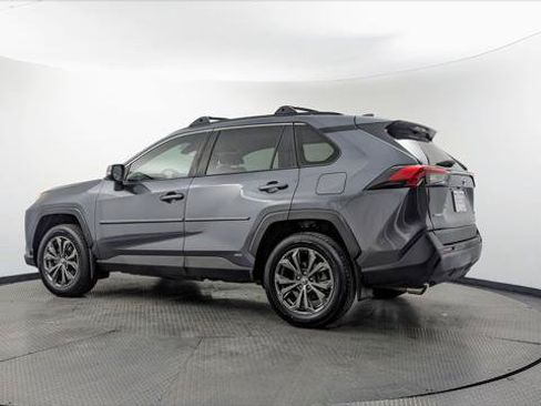 Used 2022 Toyota RAV4 XLE Premium AWD/4WD image 6