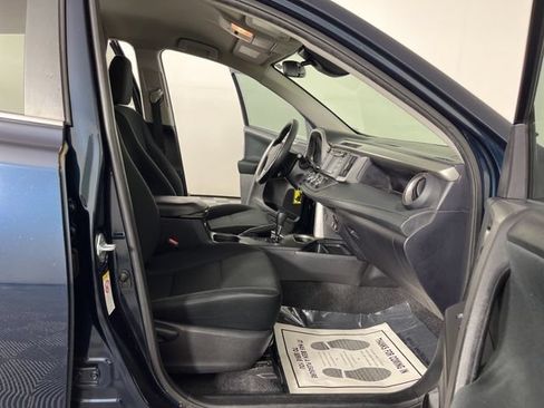 Used 2017 Toyota RAV4 LE FWD image 39