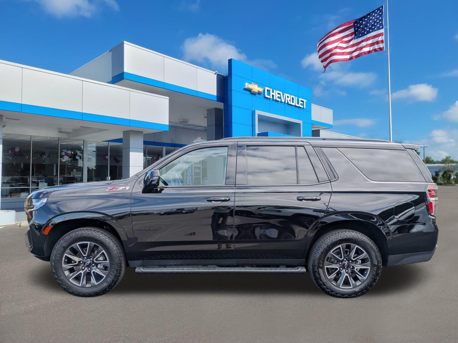 Used 2022 Chevrolet Tahoe Z71 w/ Luxury Package AWD/4WD image 6
