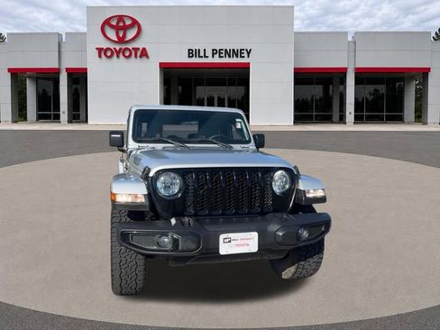 Used 2023 Jeep Gladiator Sport AWD/4WD image 8