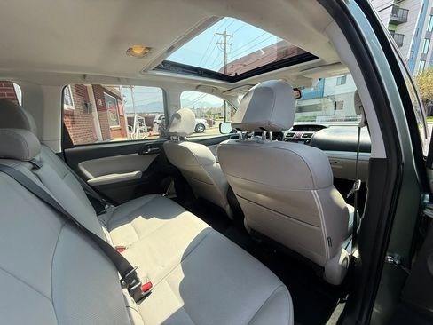 Used 2016 Subaru Forester 2.5i Touring w/ Eyesight & Navigation System AWD/4WD image 18