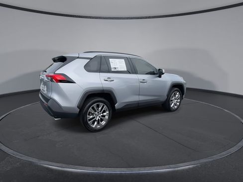 Used 2023 Toyota RAV4 XLE Premium FWD image 9
