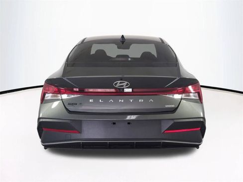Used 2025 Hyundai Elantra Hybrid FWD image 6