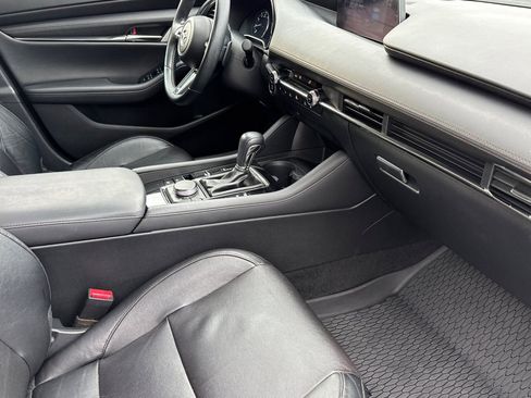 Used 2021 MAZDA MAZDA3 Hatchback w/Premium Plus Pkg image 16