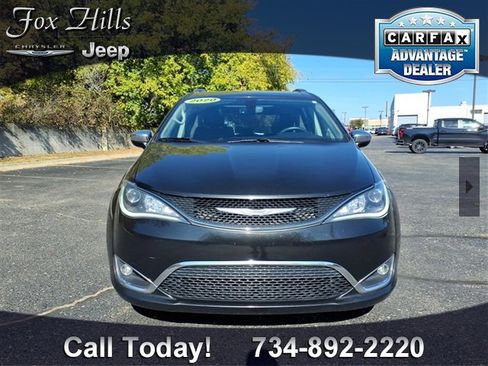 Used 2020 Chrysler Pacifica Limited w/ Tire & Wheel Group image 2