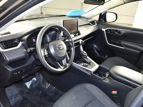 Used 2025 Toyota RAV4 LE AWD/4WD image 2