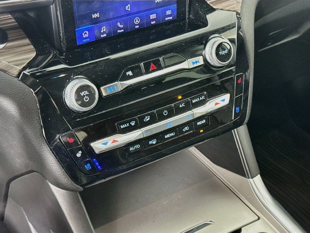 Used 2024 Ford Explorer Limited w/ Limited Technology Package RWD image 16