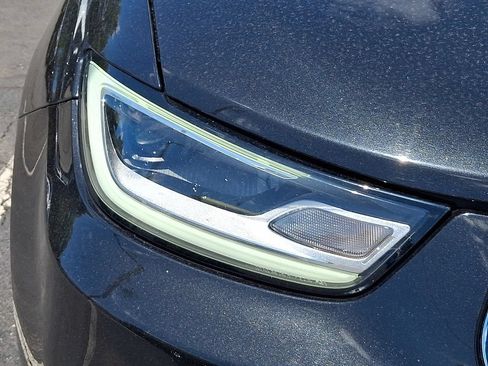 Used 2023 Chrysler Pacifica Touring-L FWD image 10