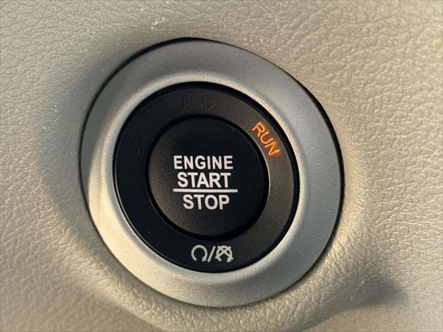 Used 2024 Chrysler Pacifica Touring-L FWD image 32