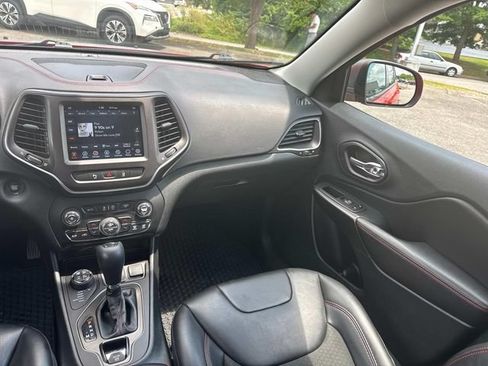 Used 2021 Jeep Cherokee Trailhawk AWD/4WD image 18