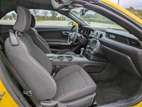 Used 2016 Ford Mustang V6 w/ Equipment Group 051A image 15