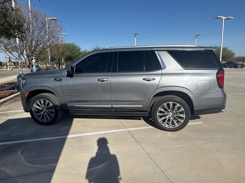 Used 2021 GMC Yukon Denali w/ Denali Premium Package image 6