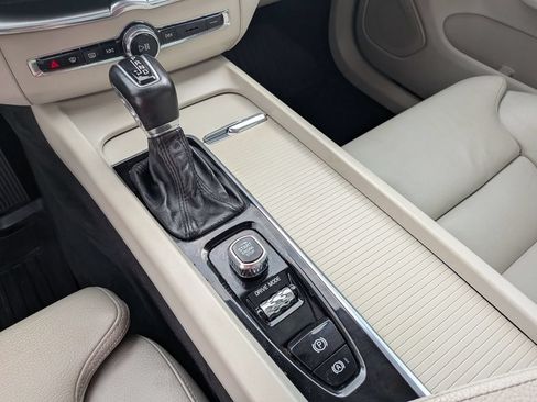 Used 2019 Volvo XC60 T6 Momentum w/ Protection Package Premier AWD/4WD image 12