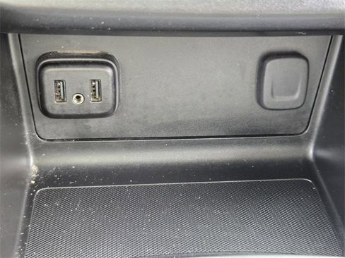 Used 2022 Chevrolet Colorado LT w/ Fleet Safety Package image 25