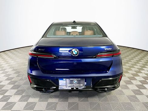 Used 2023 BMW 760i xDrive w/ Luxury Rear Seating Package AWD/4WD image 8