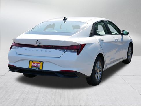 Used 2022 Hyundai Elantra SE FWD image 6
