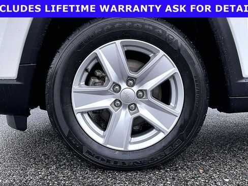 Used 2022 Jeep Compass Latitude w/ Sun and Sound Group FWD image 8