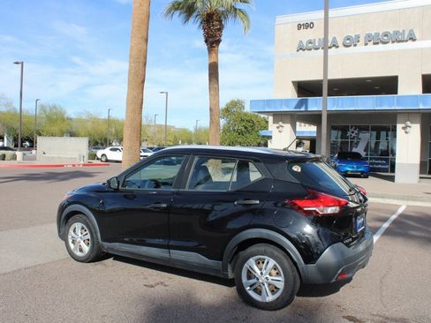 Used 2019 Nissan Kicks S image 3