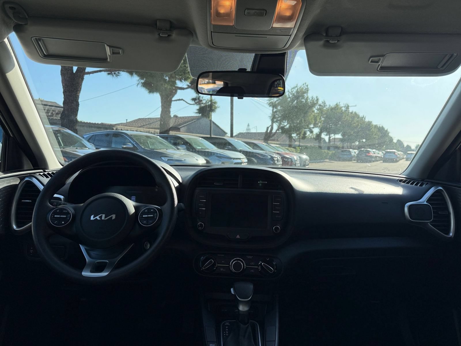 Used 2025 Kia Soul LX w/ LX Technology Package FWD image 29