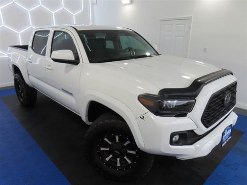Used 2019 Toyota Tacoma SR5 RWD image 5