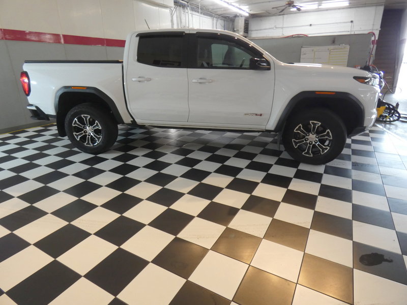 Used 2023 GMC Canyon AT4 w/ AT4 Premium Package AWD/4WD image 4
