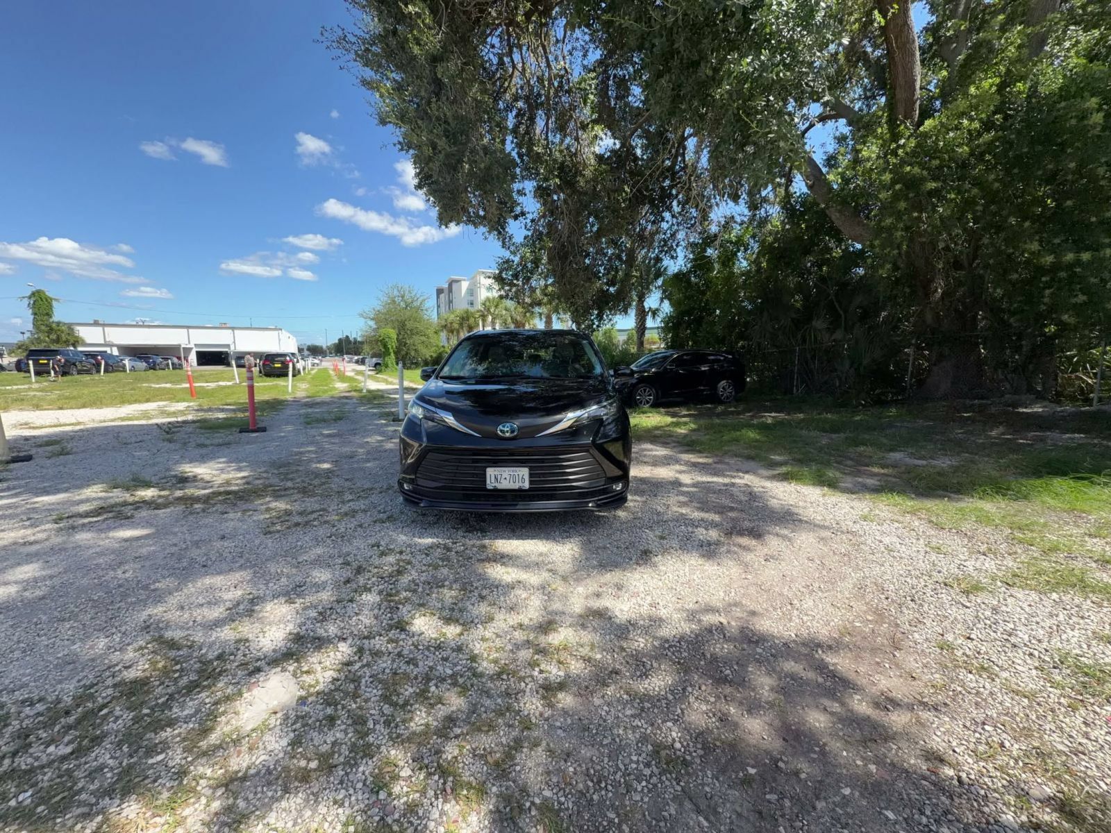 Used 2025 Toyota Sienna XLE FWD image 4