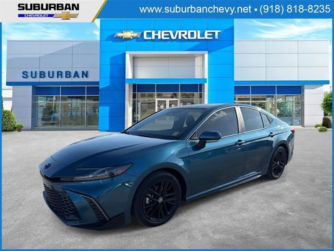 Used 2025 Toyota Camry SE image 1