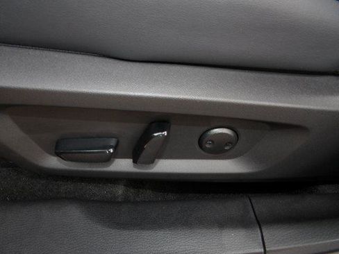 New 2025 Mitsubishi Outlander SE image 17