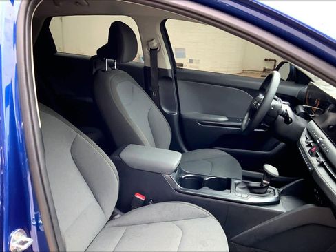 Used 2025 Kia K4 FWD image 9