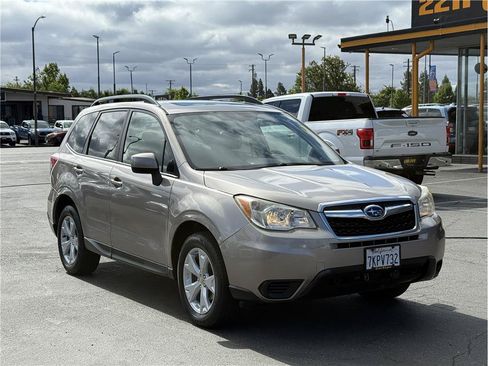 Used 2015 Subaru Forester 2.5i Premium AWD/4WD image 3