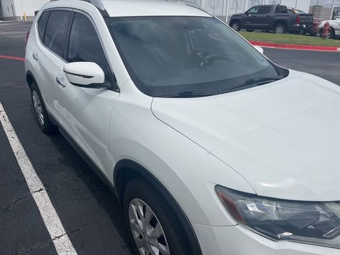 Used 2017 Nissan Rogue S w/ Appearance Package FWD image 3