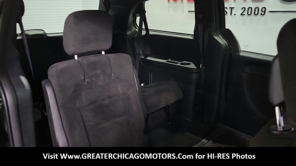 Used 2015 Dodge Grand Caravan SXT w/ Blacktop Package FWD image 38