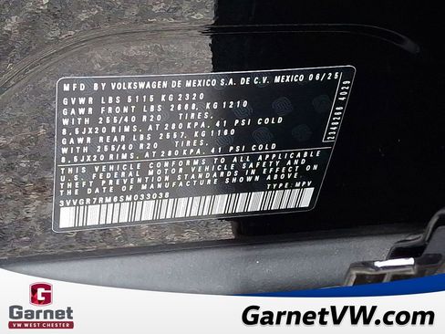 Certified 2025 Volkswagen Tiguan SE R-Line image 27