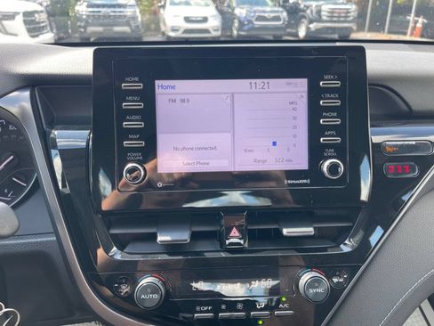 Used 2022 Toyota Camry SE FWD image 20