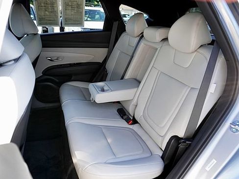Certified 2025 Hyundai Tucson Limited AWD/4WD image 19