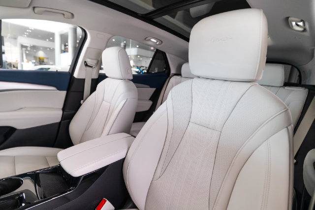 Used 2026 Buick Envision Avenir AWD/4WD image 5