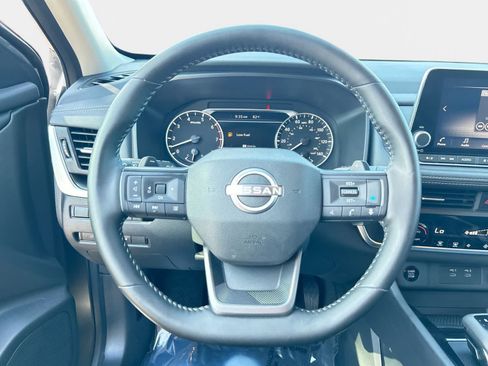 Used 2025 Nissan Rogue SV FWD image 16