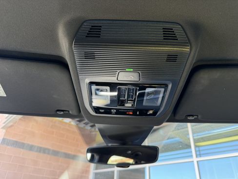 Used 2024 Volkswagen Atlas Cross Sport SE FWD image 26