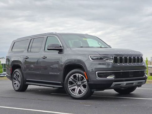 Used 2024 Jeep Wagoneer L Series II w/ Flexible Seating Group AWD/4WD image 2