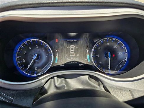 Used 2024 Chrysler Pacifica Touring-L w/ S Appearance Package FWD image 11