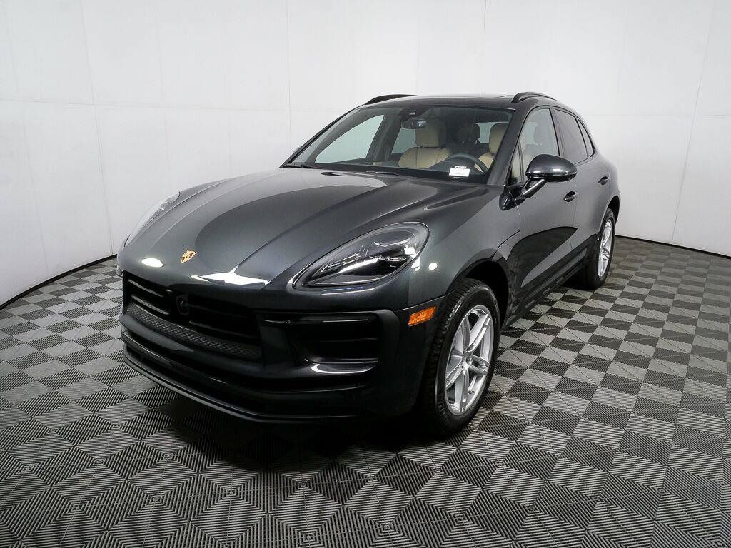 Certified 2026 Porsche Macan AWD/4WD image 1