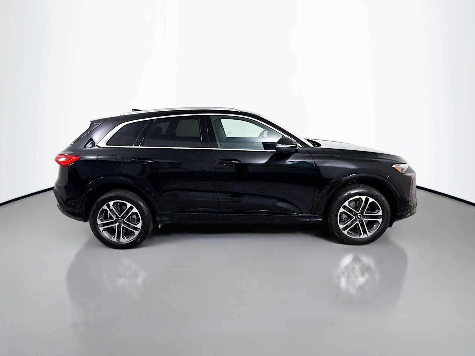 Used 2025 Audi Q5 Premium w/ Convenience Package AWD/4WD image 8