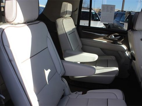 Used 2024 GMC Yukon XL Denali w/ Denali Reserve Package image 23
