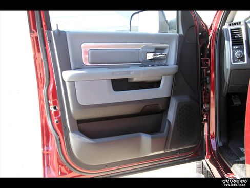 Used 2017 RAM 2500 SLT w/ Luxury Group image 28